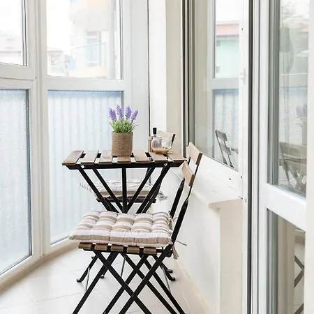Апартаменты Adorable Sea Sunrise Deluxe Design Condo Бургас