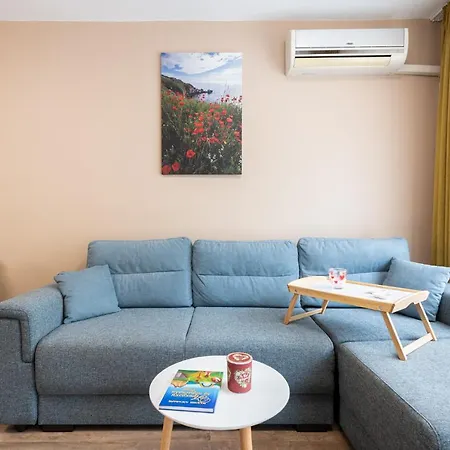 Апартаменты Adorable Sea Sunrise Deluxe Design Condo *